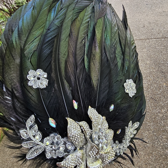 Luxury Black Feathered Hand-fan with Bejeweled Accents